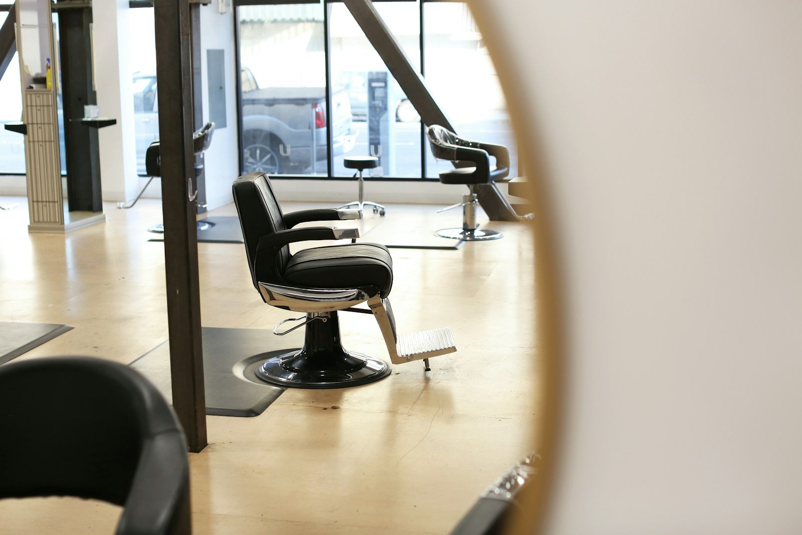Salon Chair Rental